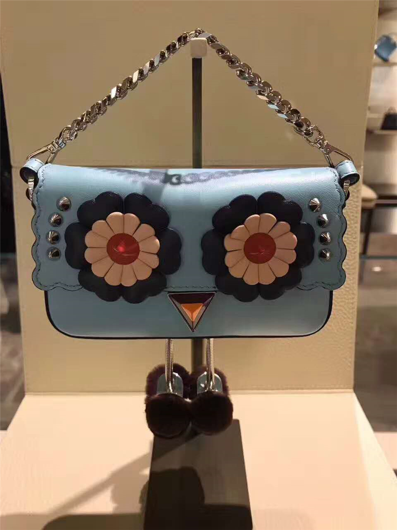 203 FENDI 芬迪 小怪獸帶腳包 拼色花朵鉚釘 鏈條手提肩包 天藍色