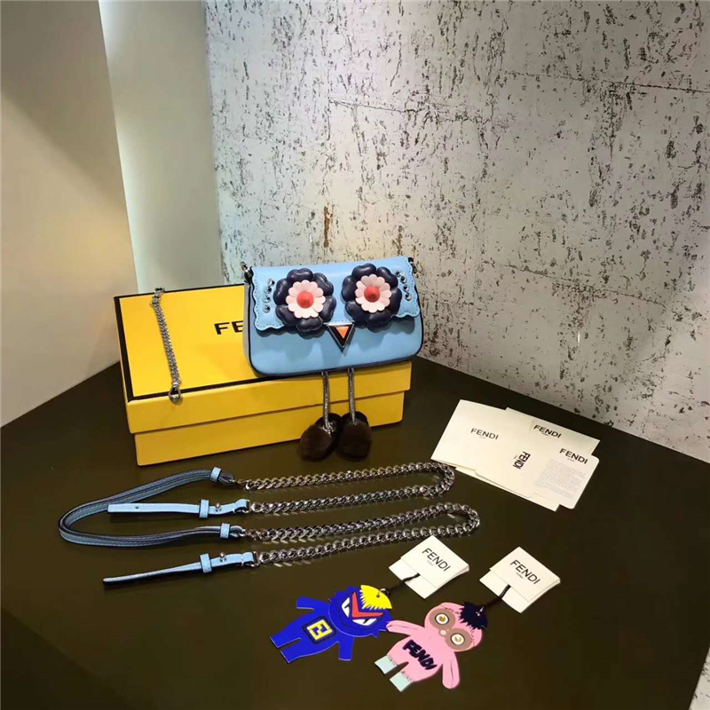 203 FENDI 芬迪 小怪獸帶腳包 拼色花朵鉚釘 鏈條手提肩包 天藍色