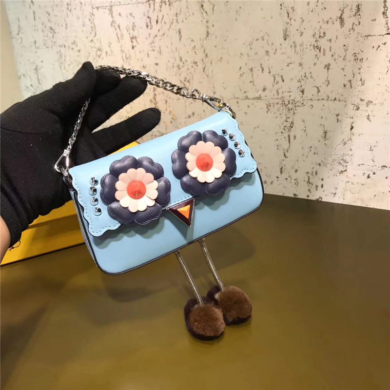 203 FENDI 芬迪 小怪獸帶腳包 拼色花朵鉚釘 鏈條手提肩包 天藍色