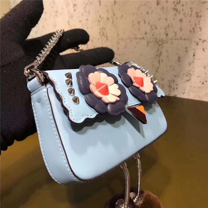 203 FENDI 芬迪 小怪獸帶腳包 拼色花朵鉚釘 鏈條手提肩包 天藍色