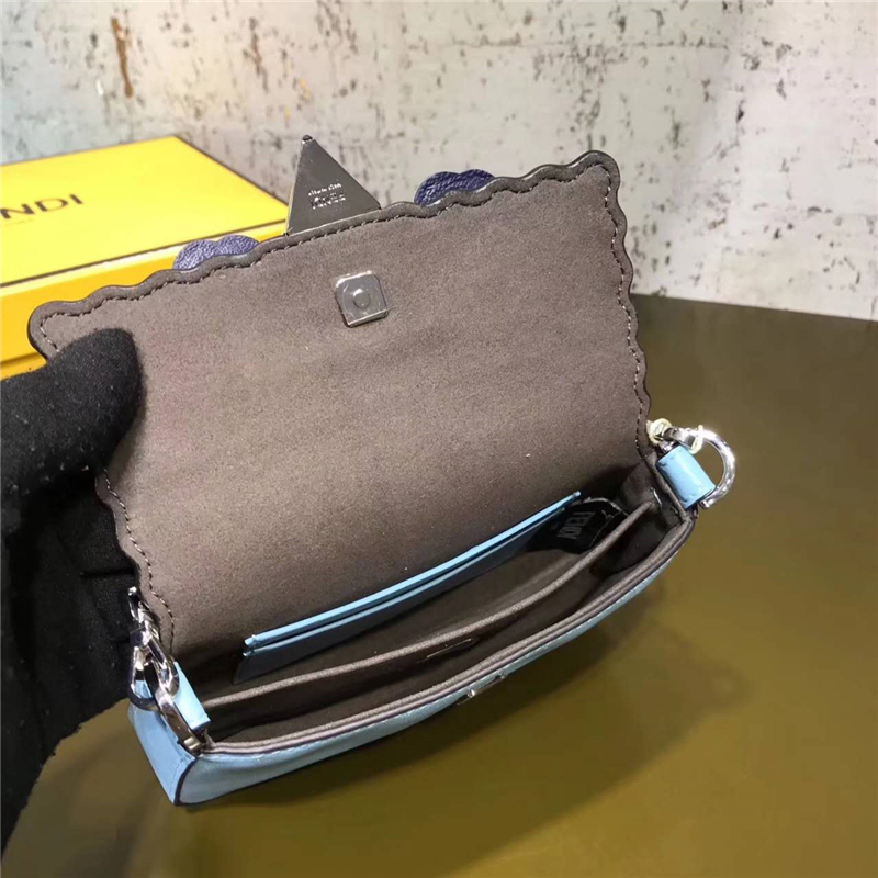 203 FENDI 芬迪 小怪獸帶腳包 拼色花朵鉚釘 鏈條手提肩包 天藍色