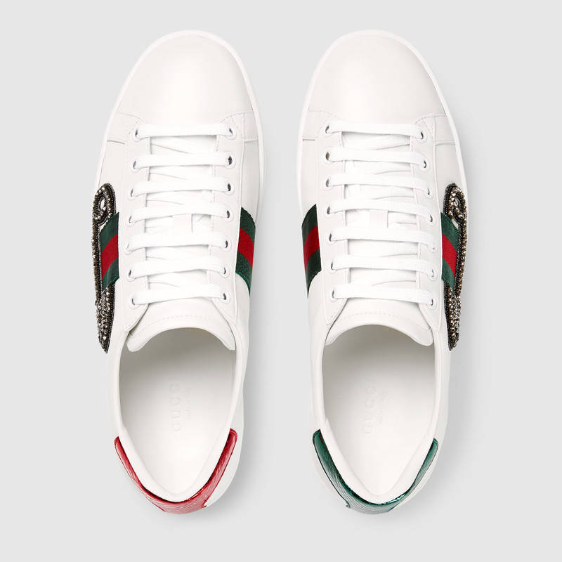 454552 Ace系列 以水晶安全別針貼花刺繡 紅綠織帶 運動鞋 白色