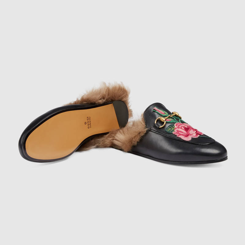 448562 Princetown系列 馬銜扣 花朵貼花 天鵝絨拖鞋 黑色