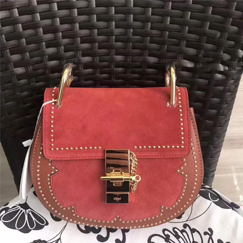 Chloe 蔻依 新款 小牛皮 磨砂拼小釘 小豬包 鏈條斜跨包 磚紅色
