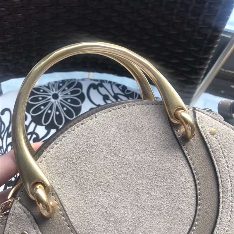 Chloe 蔻依 17秋冬 Pixie手環包 磨砂拼皮 圓形手提包 淺灰色