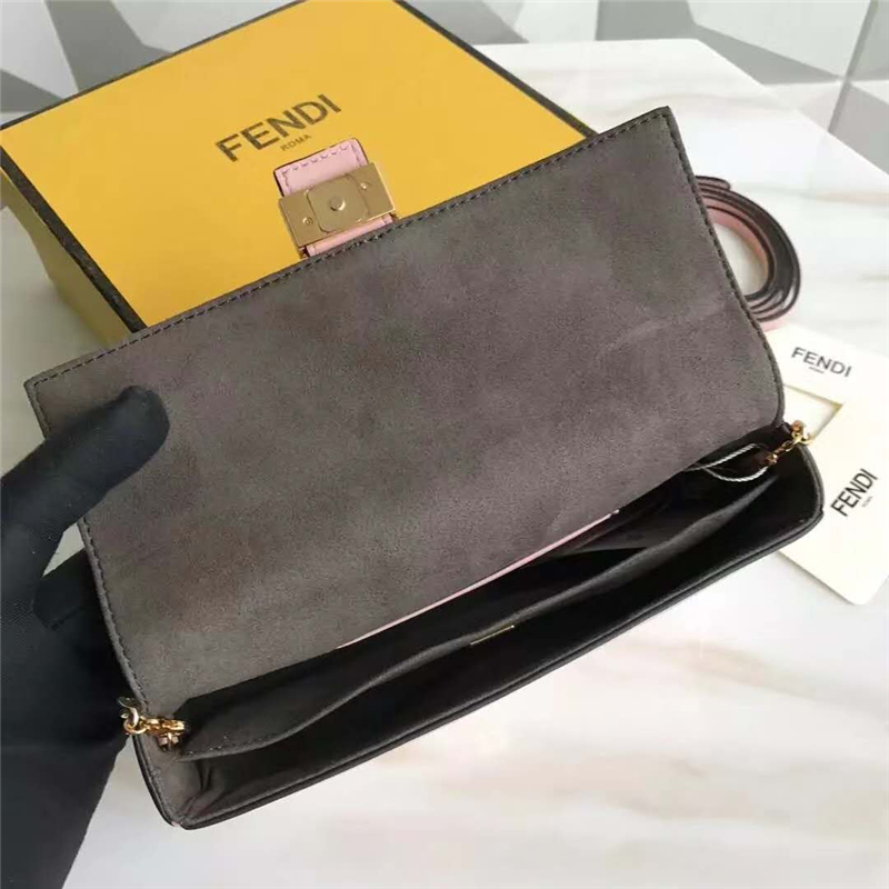 212 FENDI 芬迪 時裝秀MICRO BAGUETTE 翻蓋雙F 鏈條 手提斜挎包 粉色