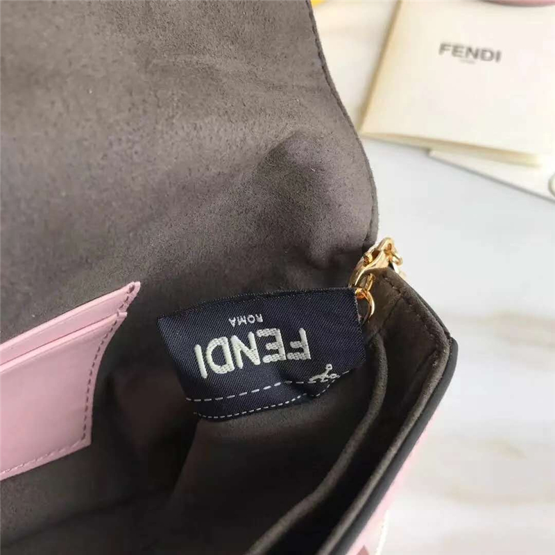 212 FENDI 芬迪 時裝秀MICRO BAGUETTE 翻蓋雙F 鏈條 手提斜挎包 粉色