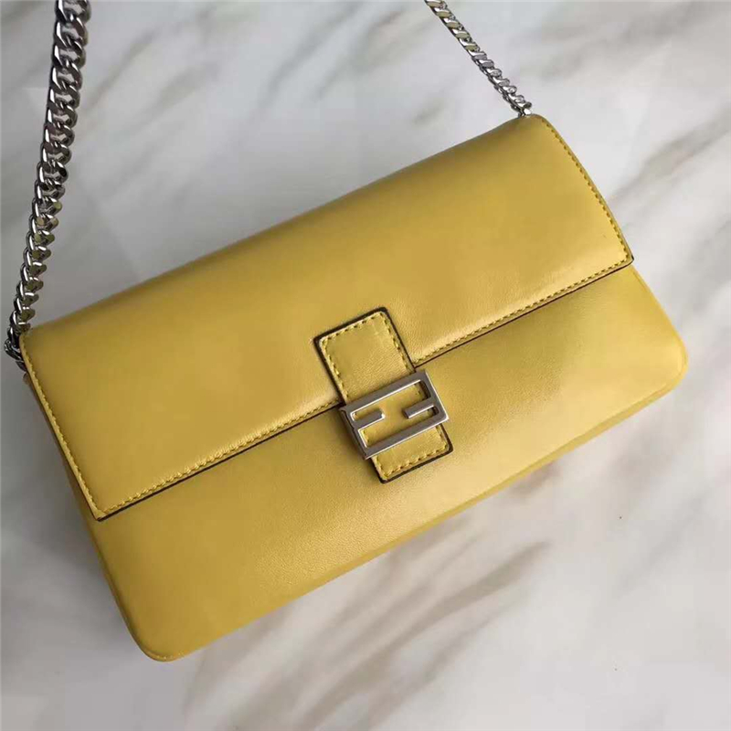 212 FENDI 芬迪 時(shí)裝秀MICRO BAGUETTE 翻蓋雙F 鏈條 手提斜挎包 黃色