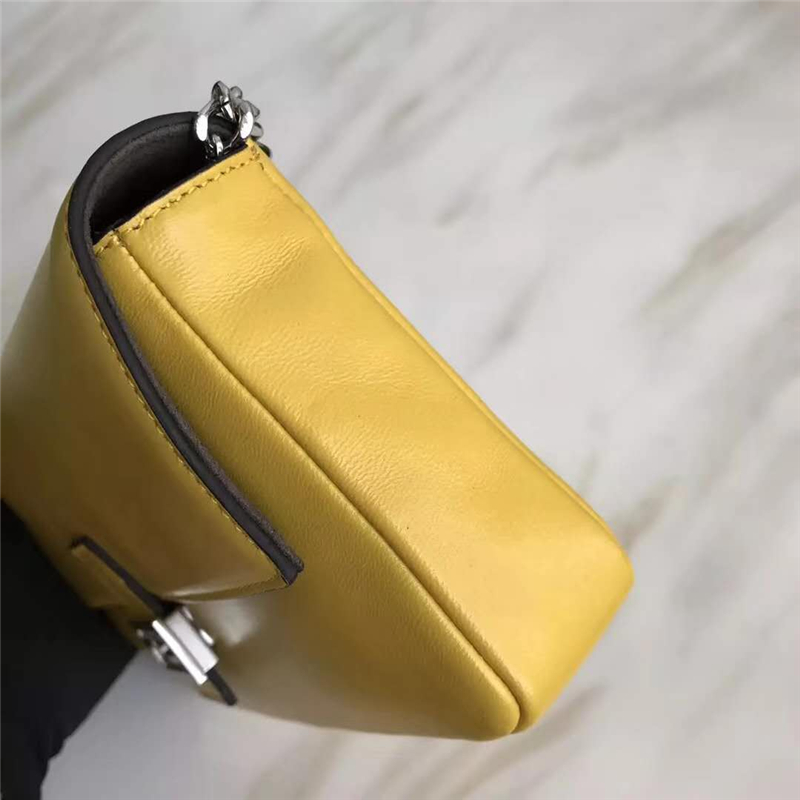 212 FENDI 芬迪 時(shí)裝秀MICRO BAGUETTE 翻蓋雙F 鏈條 手提斜挎包 黃色