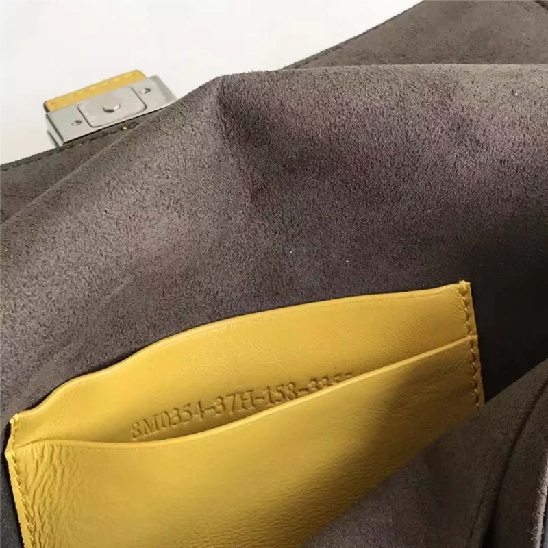 212 FENDI 芬迪 時(shí)裝秀MICRO BAGUETTE 翻蓋雙F 鏈條 手提斜挎包 黃色