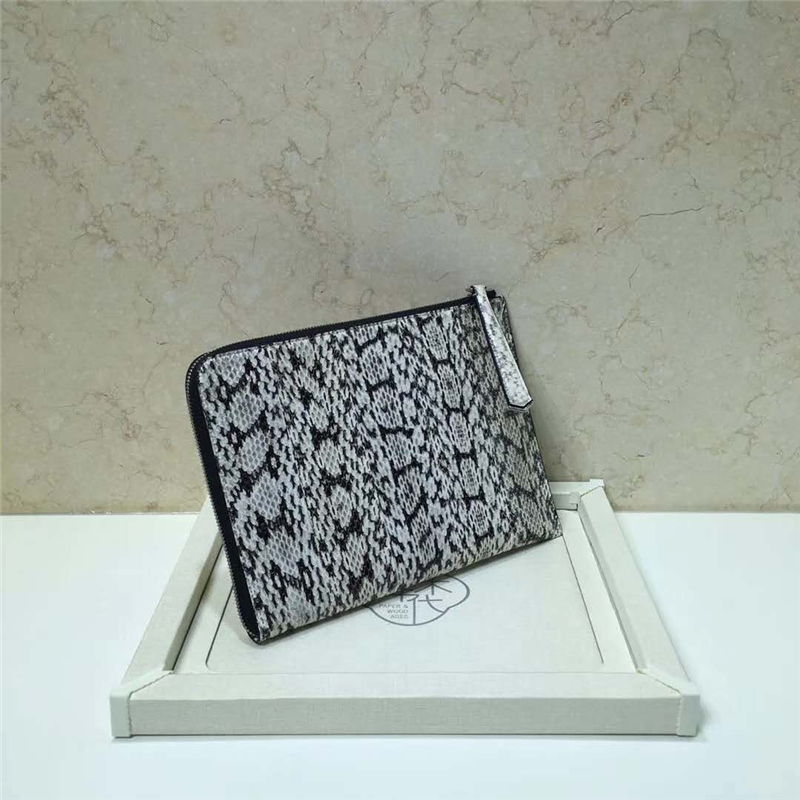 0363 FENDI 芬迪 小怪獸眼睛 全蛇皮 拉鏈手拿包 灰白色