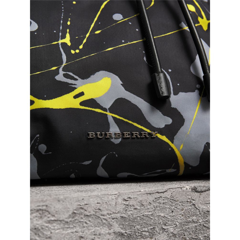 40649281 巴寶莉 The Rucksack 大號 潑彩 軍旅背包 黑色 黃色