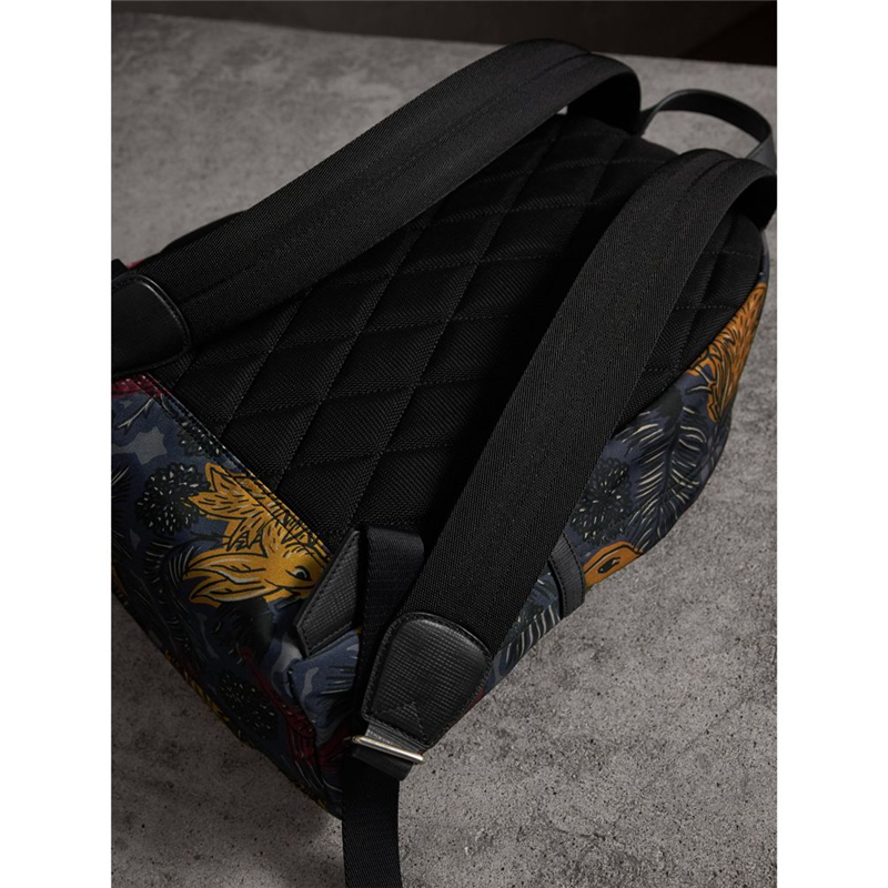 40519281 巴寶莉 怪獸印花 皮革裝飾 雙肩包 海軍灰