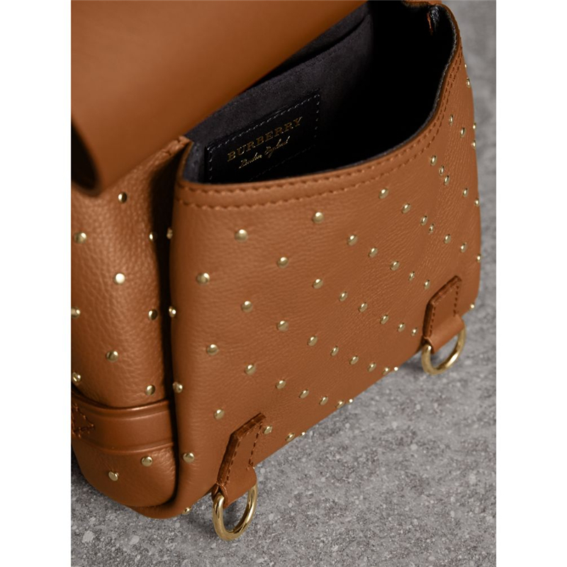 40456801 巴寶莉 The Bridle 拼鉚釘皮革包身 巴寶莉女包 馬勒包 棕褐色