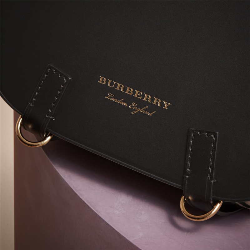 40457131 巴寶莉 The Bridle 皮革拼印花小牛毛 馬勒包 黑色