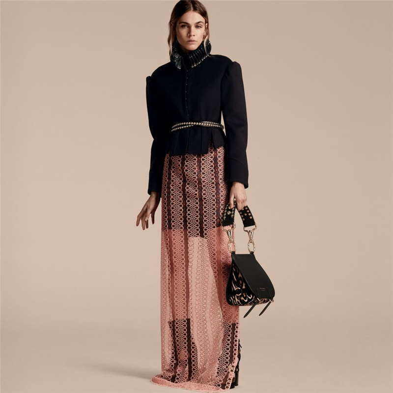 40457131 巴寶莉 The Bridle 皮革拼印花小牛毛 馬勒包 黑色