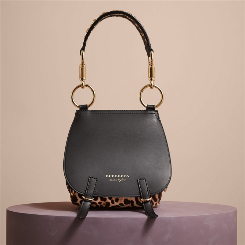 40457131 巴寶莉 The Bridle 皮革拼印花小牛毛 馬勒包 黑色