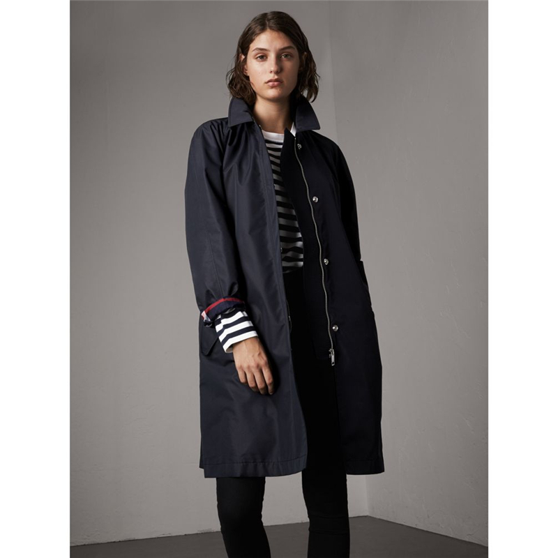 40611181 巴寶莉 棉質混紡 輕便大衣 女士中長款風衣 含可拆式連帽 海軍藍