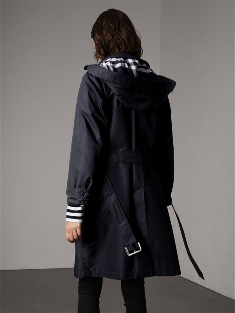 40611181 巴寶莉 棉質混紡 輕便大衣 女士中長款風衣 含可拆式連帽 海軍藍