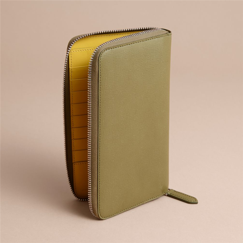 40520931 巴寶莉 London 光滑皮革 全拉鏈 巴寶莉錢包 旅行錢夾 橄欖綠