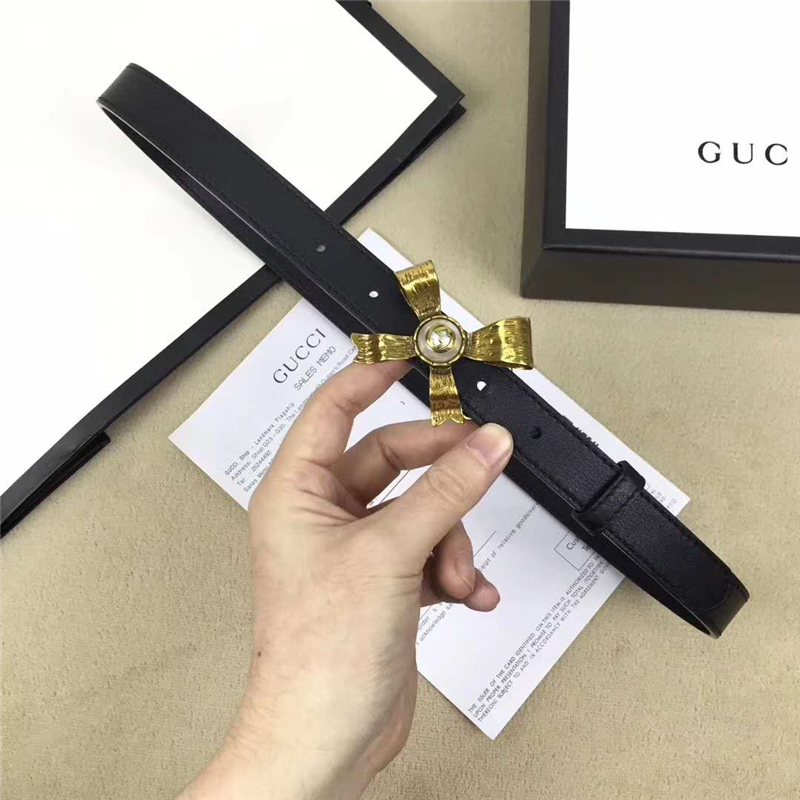 2008114899 Gucci 2017年新款 牛皮 金屬蝴蝶結飾釘 雙G帶扣 女式皮帶 黑色
