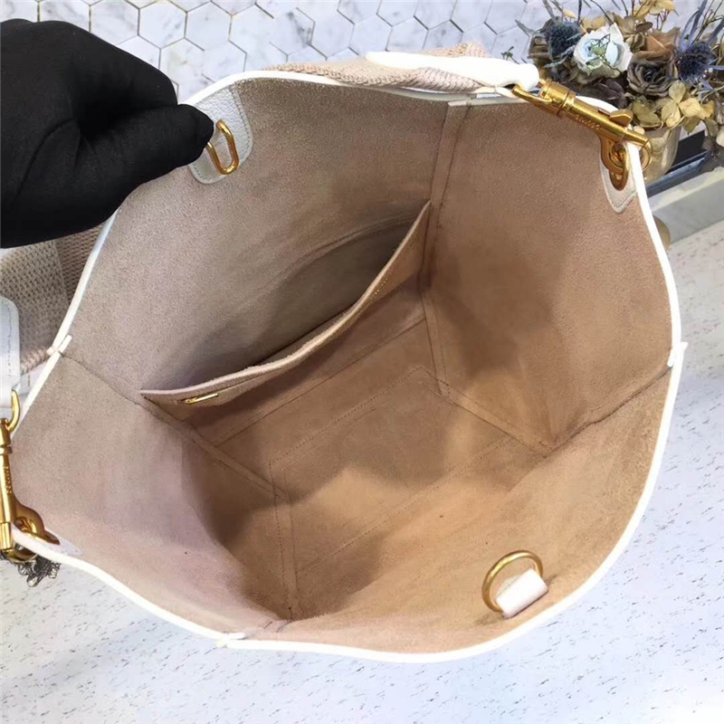 Celine 賽琳 Seau Sangle 小牛皮 寬肩帶 Sangle水桶包 白色