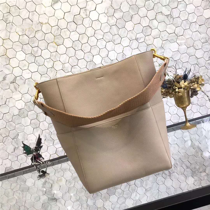 Celine 賽琳 Seau Sangle 小牛皮 寬肩帶 Sangle水桶包 卡其色
