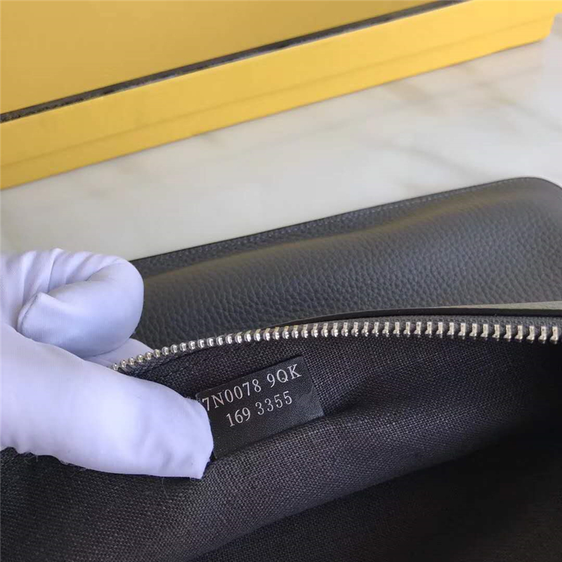 0078 FENDI包包 芬迪手拿包 荔枝紋羅馬纖薄手拿包 黑色