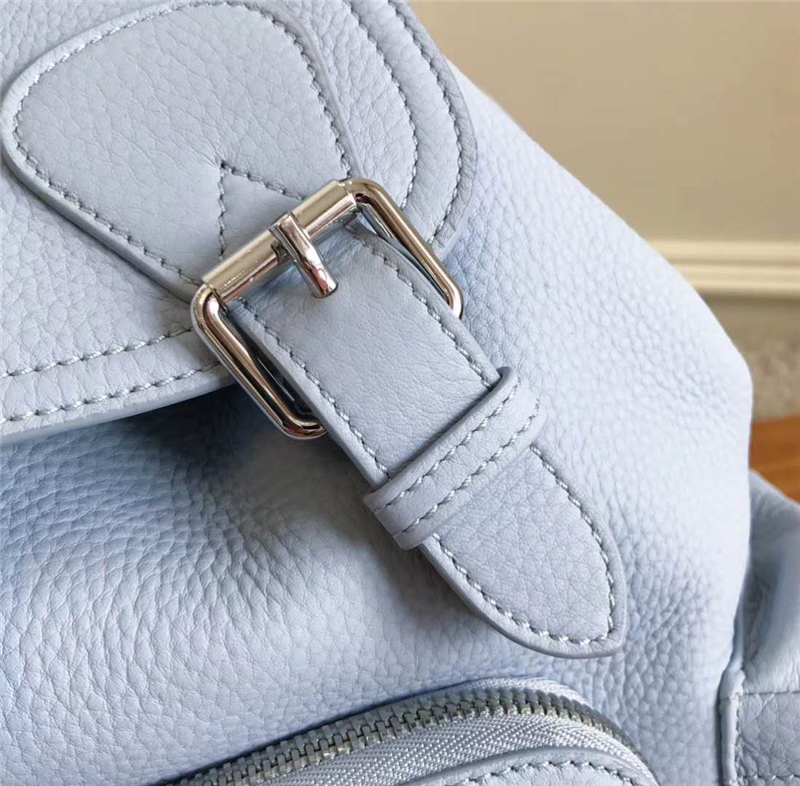 巴寶莉 The Rucksack 功能性 全皮 軍旅背包 淺藍色