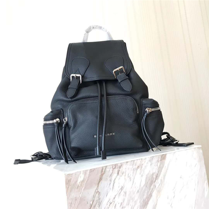 巴寶莉 The Rucksack 功能性 全皮 軍旅背包 黑色