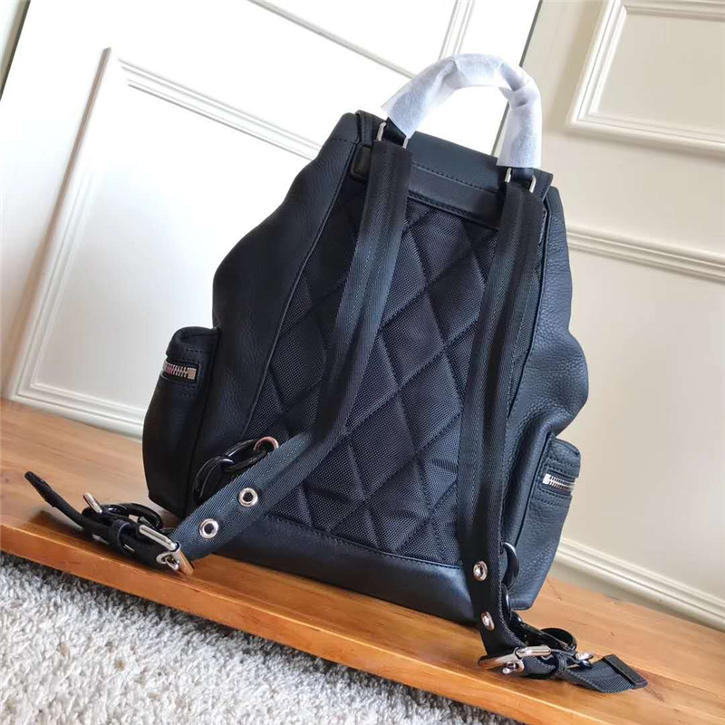 巴寶莉 The Rucksack 功能性 全皮 軍旅背包 黑色