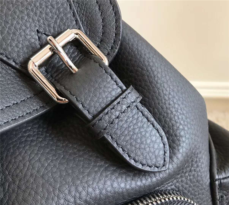 巴寶莉 The Rucksack 功能性 全皮 軍旅背包 黑色