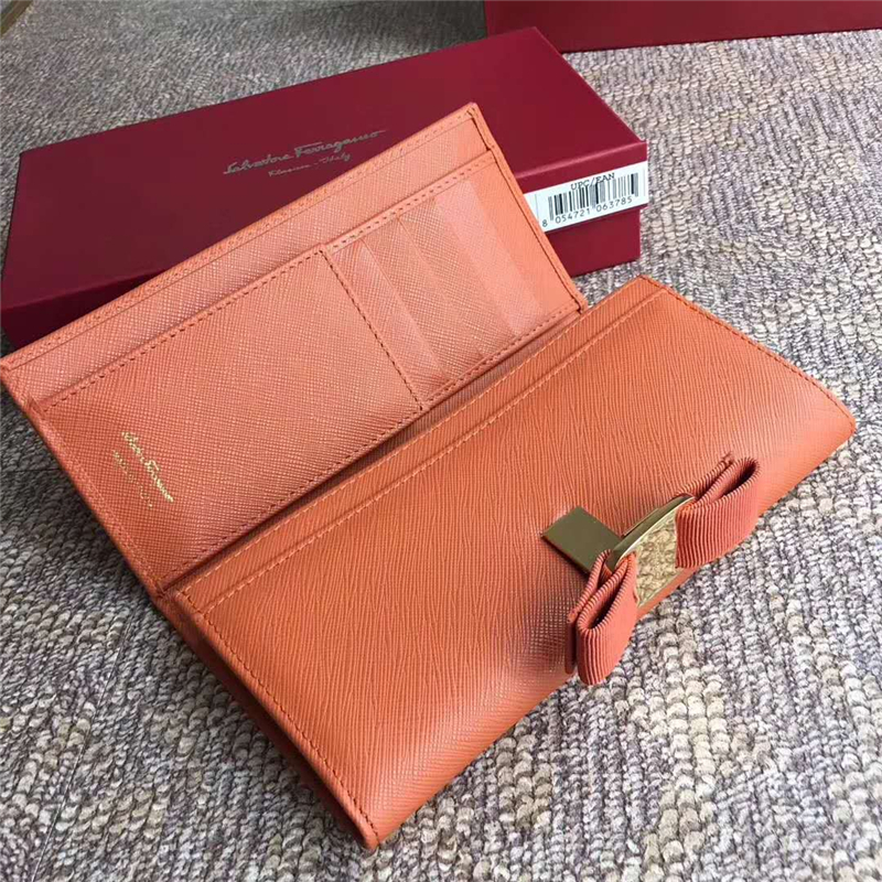 22A900 Ferragamo 菲拉格慕 Vara 蝴蝶結搭扣 女士長款翻蓋錢包 橙色