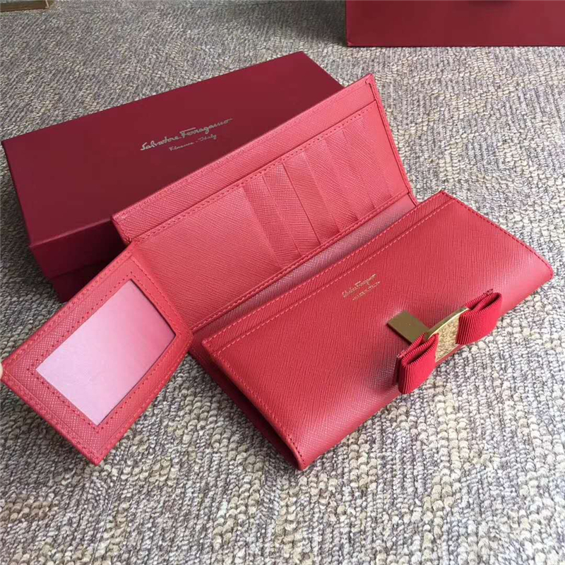 22A900 Ferragamo 菲拉格慕 Vara 蝴蝶結搭扣 女士長款翻蓋錢包 大紅