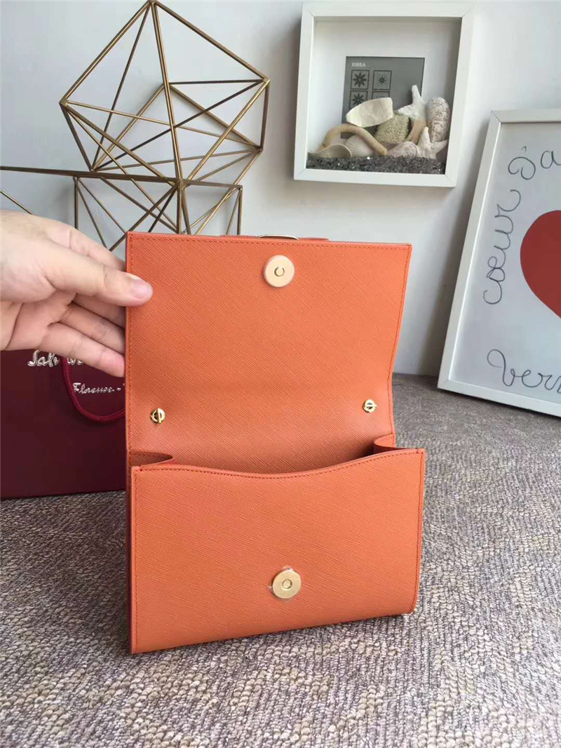 22B558 Ferragamo 菲拉格慕 迷你 Vara 蝴蝶結搭扣 翻蓋鏈條肩包 橙色