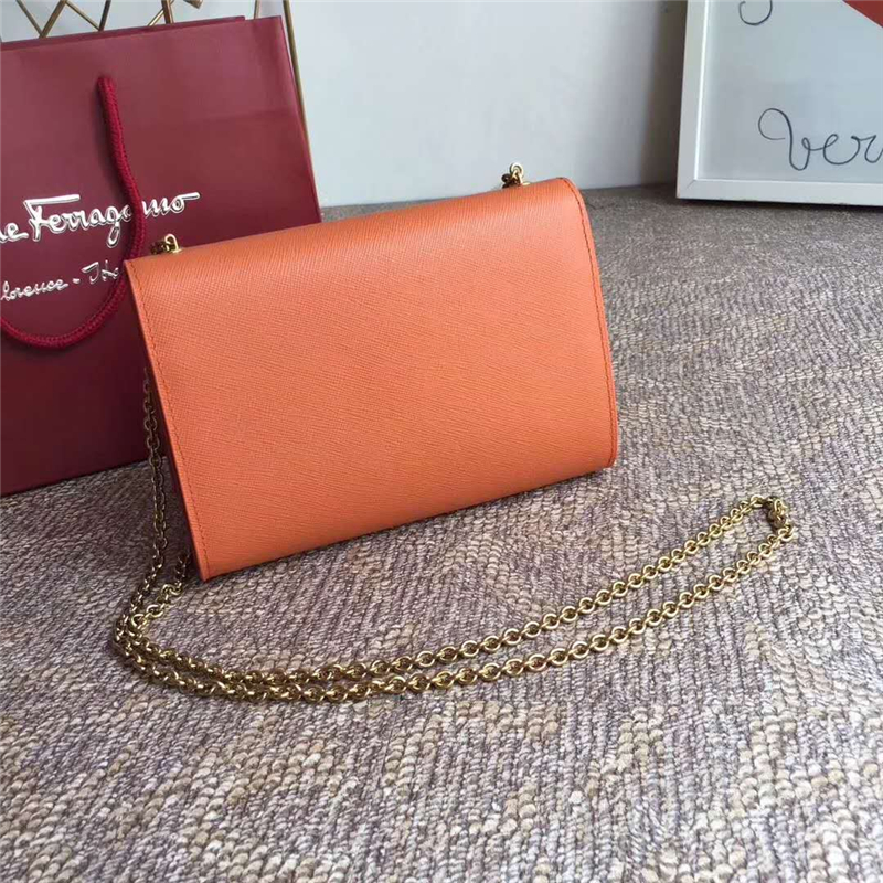 22B558 Ferragamo 菲拉格慕 迷你 Vara 蝴蝶結搭扣 翻蓋鏈條肩包 橙色