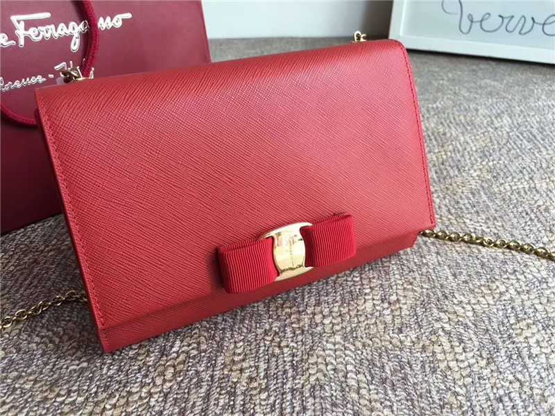 22B558 Ferragamo 菲拉格慕 迷你 Vara 蝴蝶結搭扣 翻蓋鏈條肩包 大紅