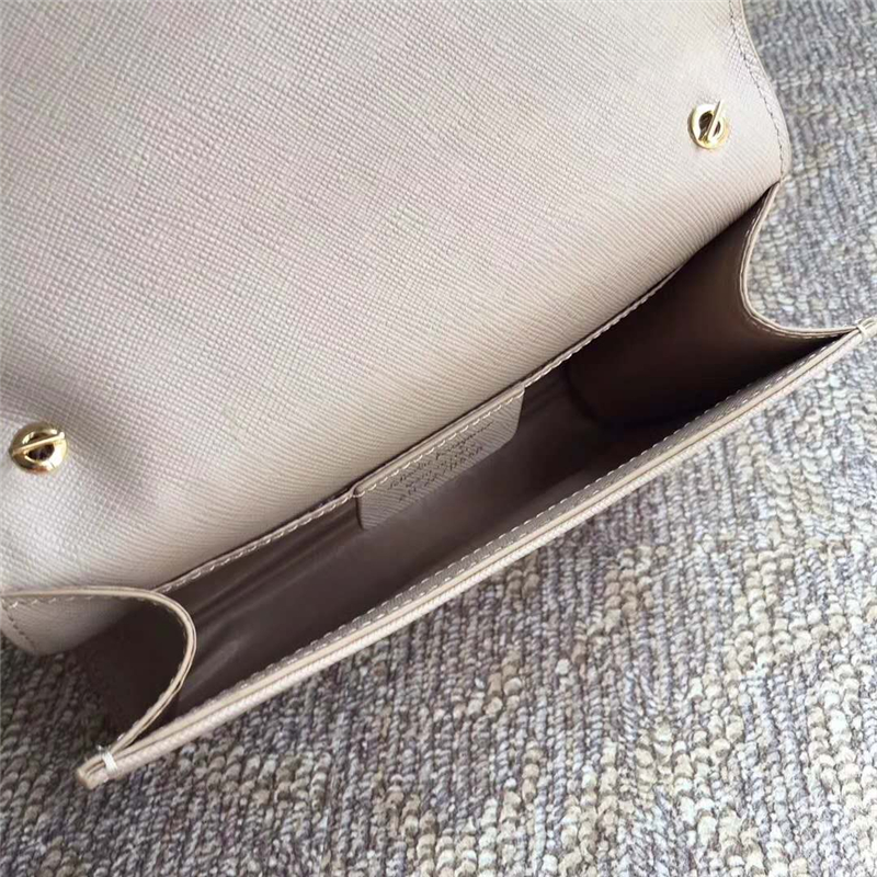 22B558 Ferragamo 菲拉格慕 迷你 Vara 蝴蝶結搭扣 翻蓋鏈條肩包 米色