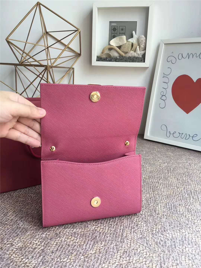 22B558 Ferragamo 菲拉格慕 迷你 Vara 蝴蝶結搭扣 翻蓋鏈條肩包 石楠紅