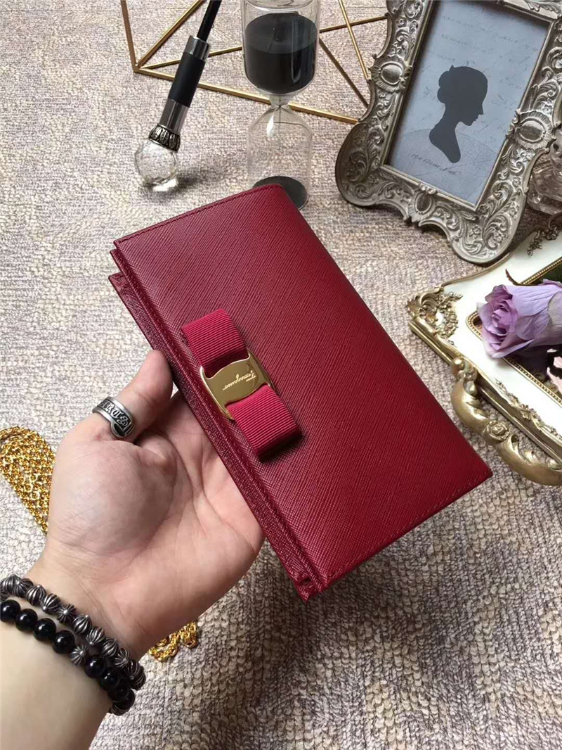 22B875 Ferragamo 菲拉格慕 淡金色Vara蝴蝶結 多功能小包 棗紅