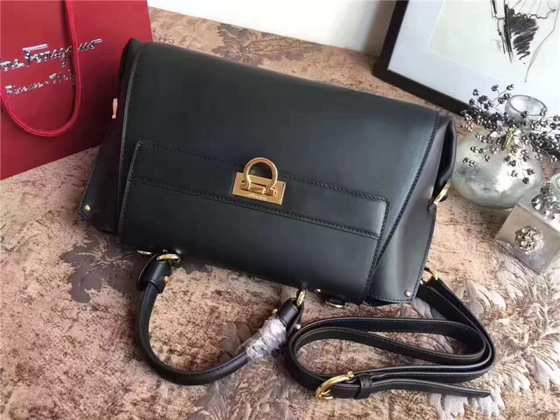 21F606 Ferragamo 菲拉格慕 大號(hào)Sofia包 金色鎖扣 手提肩包 黑色