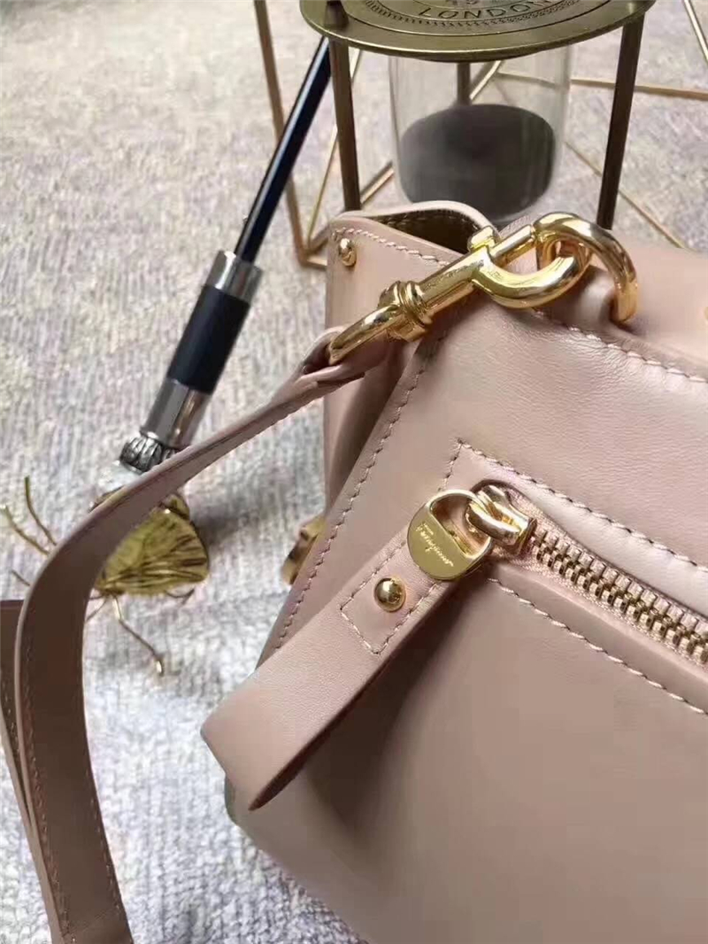 21F606 Ferragamo 菲拉格慕 大號Sofia包 金色鎖扣 手提肩包 卡其