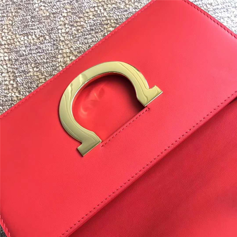 21F816 Ferragamo 菲拉格慕 半環(huán)搭扣 小號翻蓋 手拿包 大紅