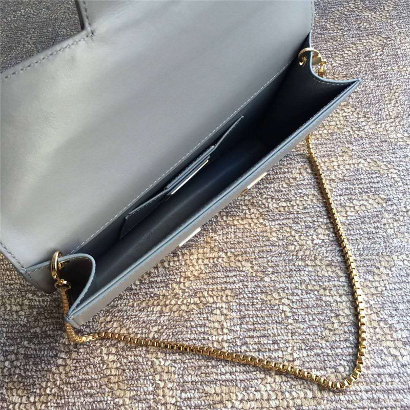 21F816 Ferragamo 菲拉格慕 半環搭扣 小號翻蓋 手拿包 灰藍色