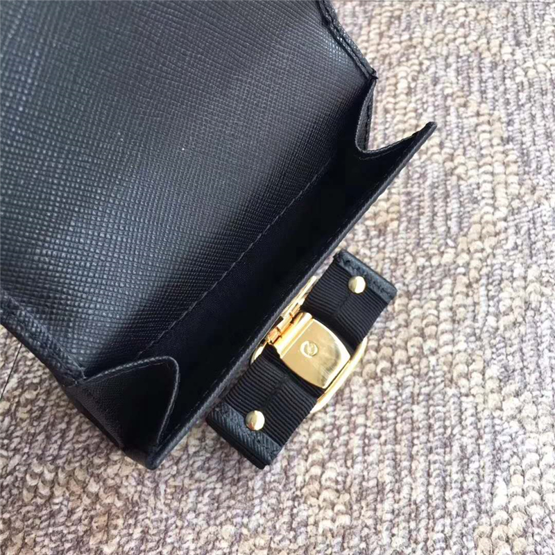 KB-22A926 Ferragamo 菲拉格慕 小號錢包 Vara蝴蝶結搭扣