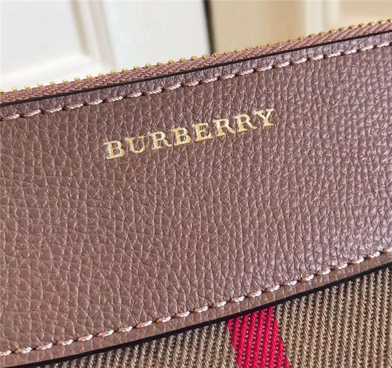 39753741 巴寶莉 House 格紋拼皮革 手拿包肩包 棕褐色