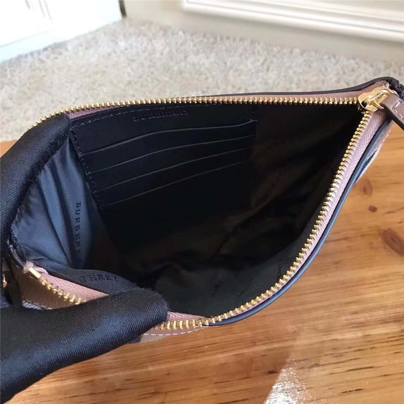 39753741 巴寶莉 House 格紋拼皮革 手拿包肩包 棕褐色