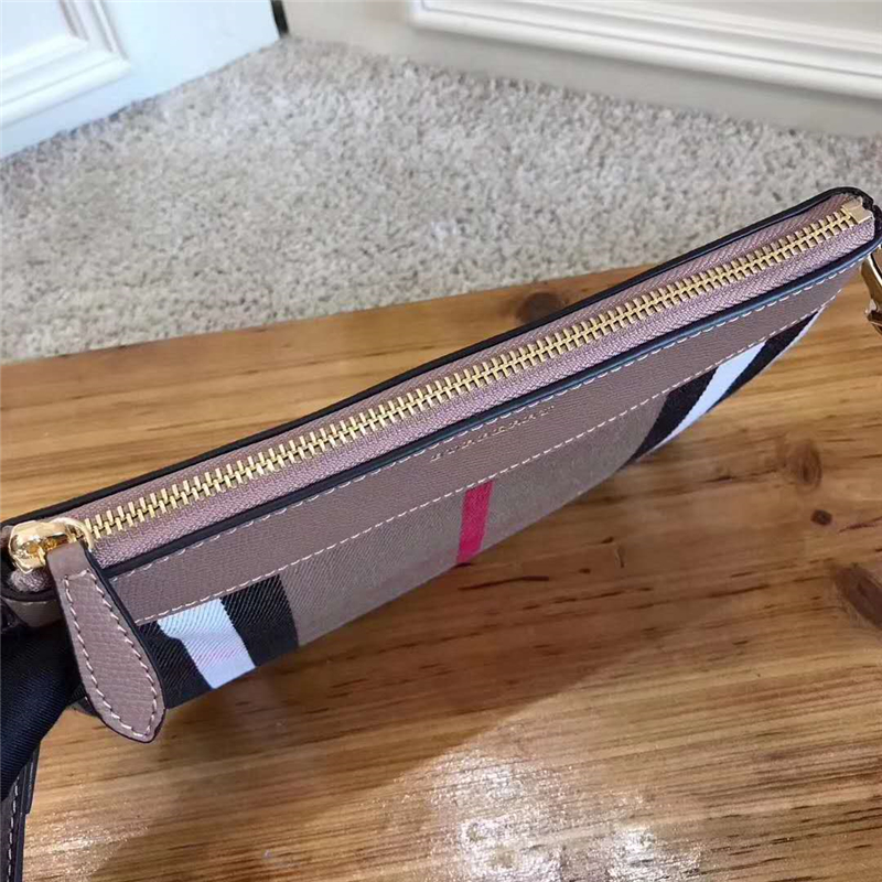 39753741 巴寶莉 House 格紋拼皮革 手拿包肩包 棕褐色