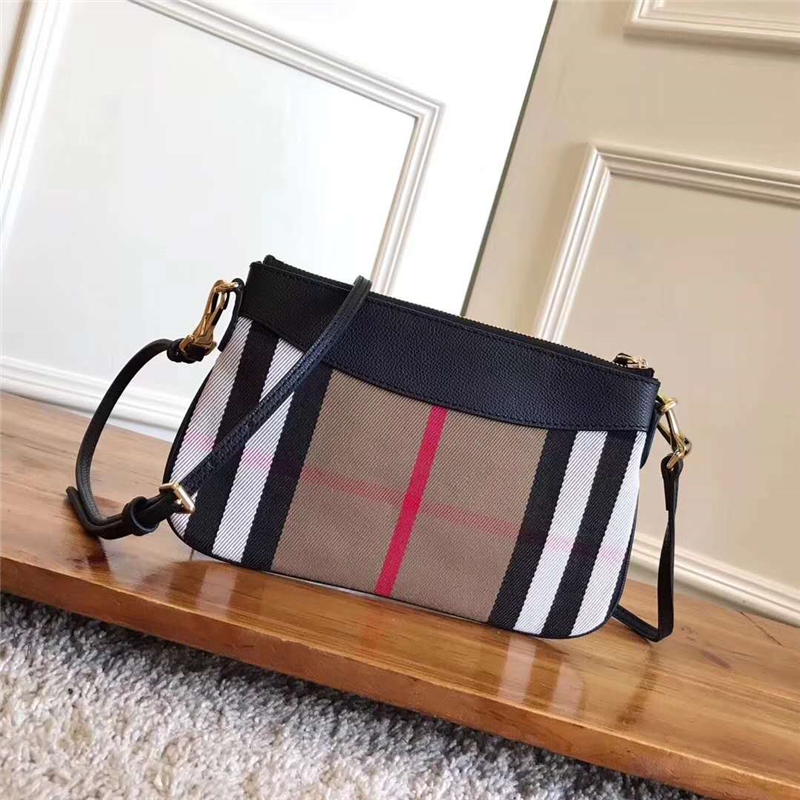 39753761 巴寶莉 House 格紋拼皮革 手拿包肩包 黑色