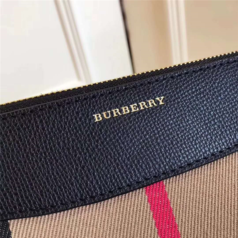 39753761 巴寶莉 House 格紋拼皮革 手拿包肩包 黑色